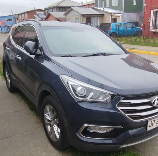 TÍTULO: Hyundai Santa Fe 2.4 GLS 4x4 Automático Bencina km - Puerto Montt  DESCRIPCIÓN: Vendo mi Santa Fe 2017 2.4 GLS 4x4 Automática Bencinera, 110.000 km REALES, de uso familiar, muy cuidada.  Ideal para Los Muermos / Puerto Montt - Invier