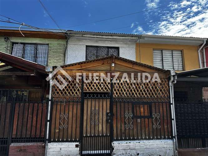 Casa en venta de 3 dorm. en Plaza de Maipú