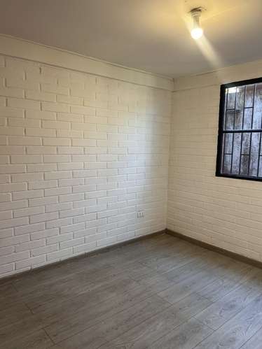 COMODA CASA EN PASAJE TRANQUILO - Imagen 19