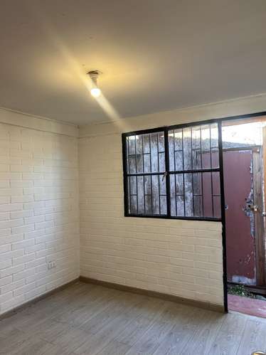 COMODA CASA EN PASAJE TRANQUILO - Imagen 9
