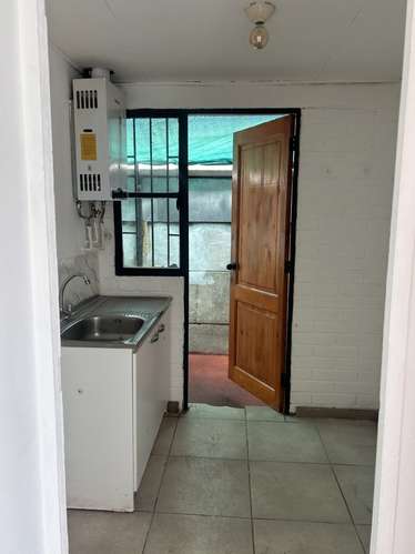 COMODA CASA EN PASAJE TRANQUILO - Imagen 10