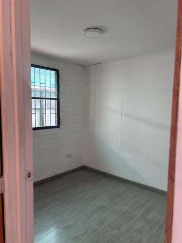 COMODA CASA EN PASAJE TRANQUILO - Imagen 18
