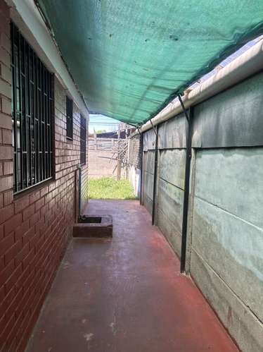 COMODA CASA EN PASAJE TRANQUILO - Imagen 11