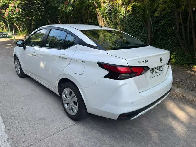 Nissan Versa Sense 1.6L MT5 año 2021