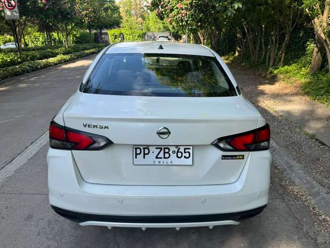Nissan Versa Sense 1.6L MT5 año 2021
