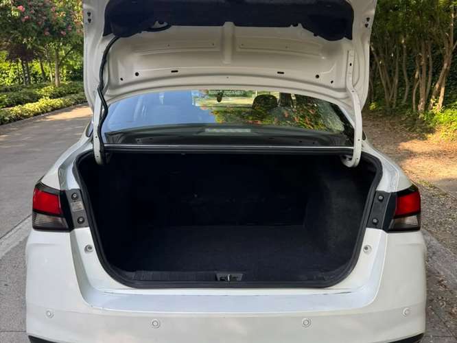 Nissan Versa Sense 1.6L MT5 año 2021