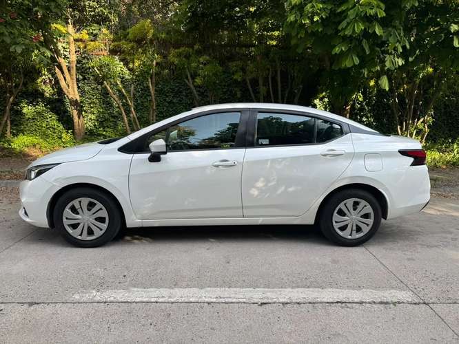 Nissan Versa Sense 1.6L MT5 año 2021