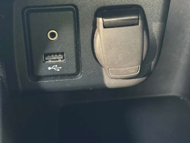 Nissan Versa Sense 1.6L MT5 año 2021