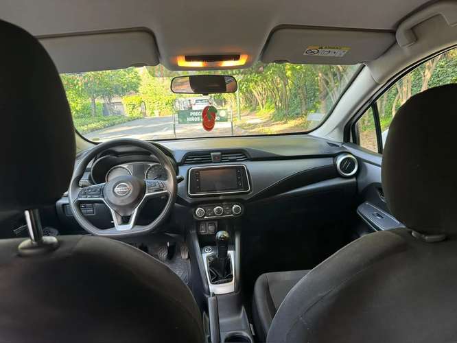 Nissan Versa Sense 1.6L MT5 año 2021