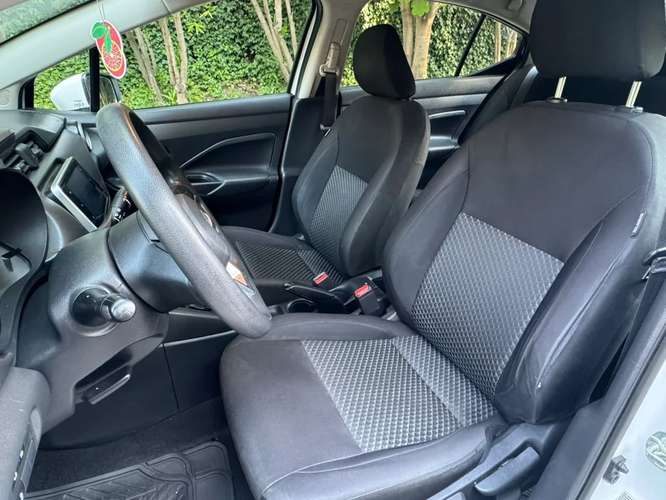 Nissan Versa Sense 1.6L MT5 año 2021