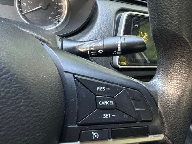 Nissan Versa Sense 1.6L MT5 año 2021