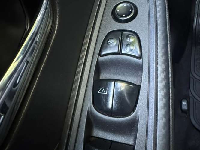 Nissan Versa Sense 1.6L MT5 año 2021