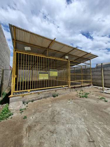 Terreno en arriendo de 482,3 m² con oficinas, bodega y baño