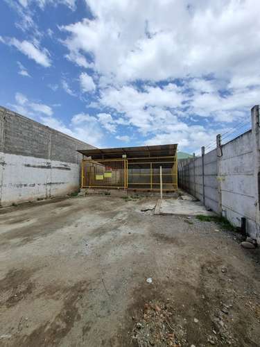 Terreno en arriendo de 482,3 m² con oficinas, bodega y baño