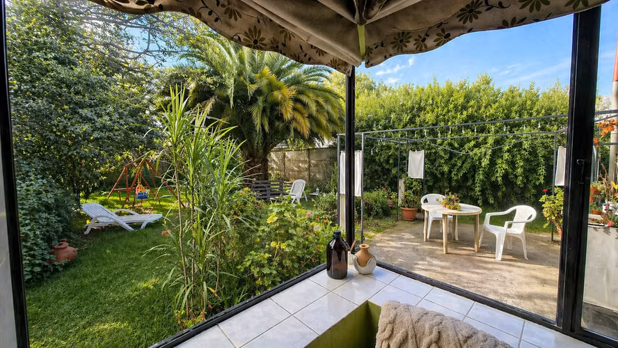 Amplia Casa Con Gran Jardín - Imagen 6