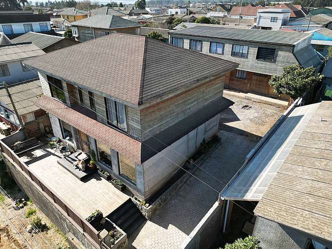 HERMOSA CASA CON TRES CABAÑAS EN VENTA EN PICHILEMU