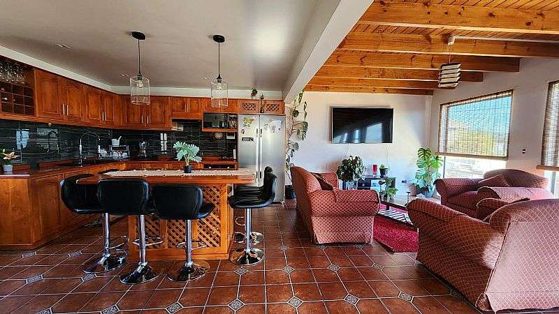 HERMOSA CASA CON TRES CABAÑAS EN VENTA EN PICHILEMU