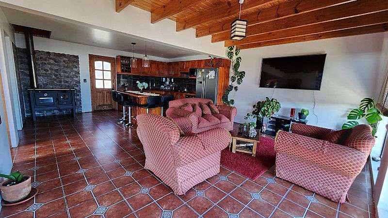 HERMOSA CASA CON TRES CABAÑAS EN VENTA EN PICHILEMU