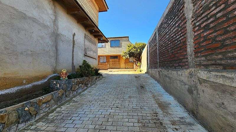 HERMOSA CASA CON TRES CABAÑAS EN VENTA EN PICHILEMU