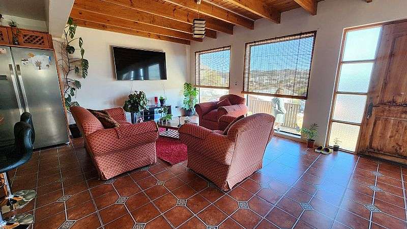 HERMOSA CASA CON TRES CABAÑAS EN VENTA EN PICHILEMU