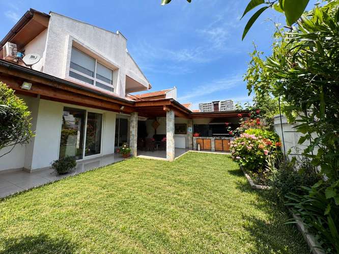Casa de 4D+4B en Condominio cerrado (186901)