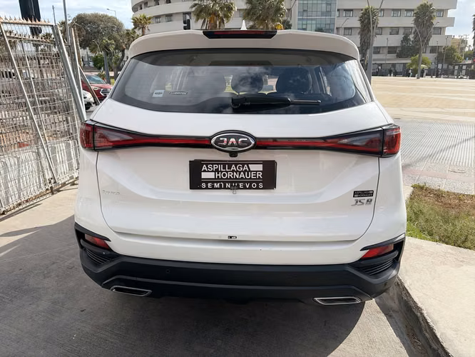 JAC JS8 LUXURY MT 3 CORRIDAS ASIENTOS