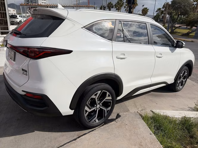 JAC JS8 LUXURY MT 3 CORRIDAS ASIENTOS