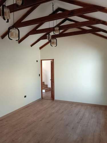 Amplia casa recién remodelada en Las Princesas