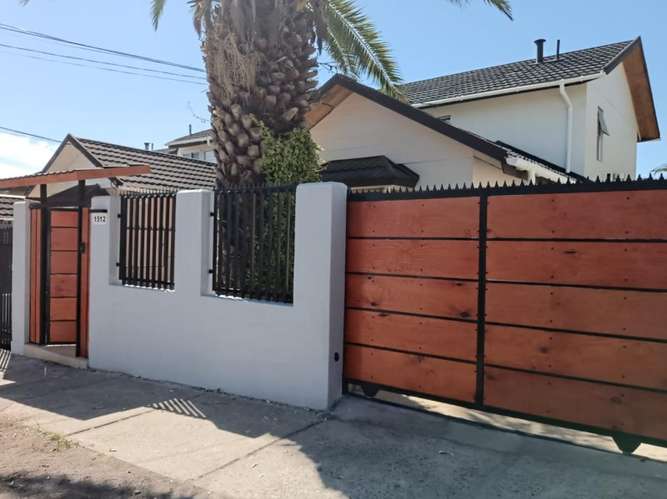 Amplia casa recién remodelada en Las Princesas