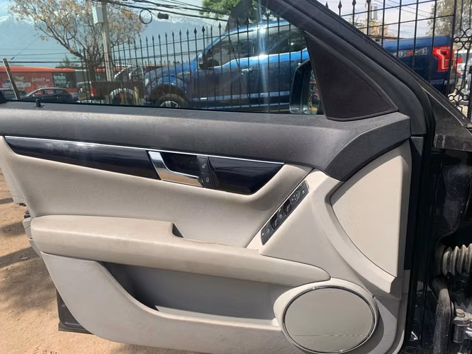 Mercedes Benz C180 CGI BLUE EFFICIENCY EXCELENTE ESTADO - Imagen 8