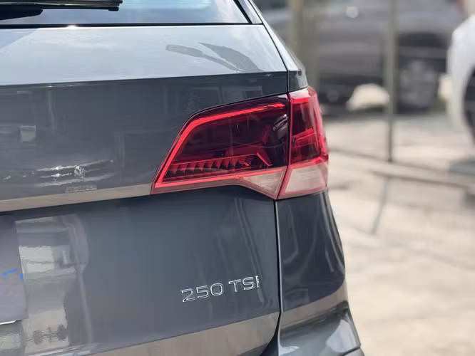 VOLKSWAGEN TAOS