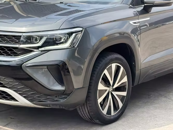 VOLKSWAGEN TAOS
