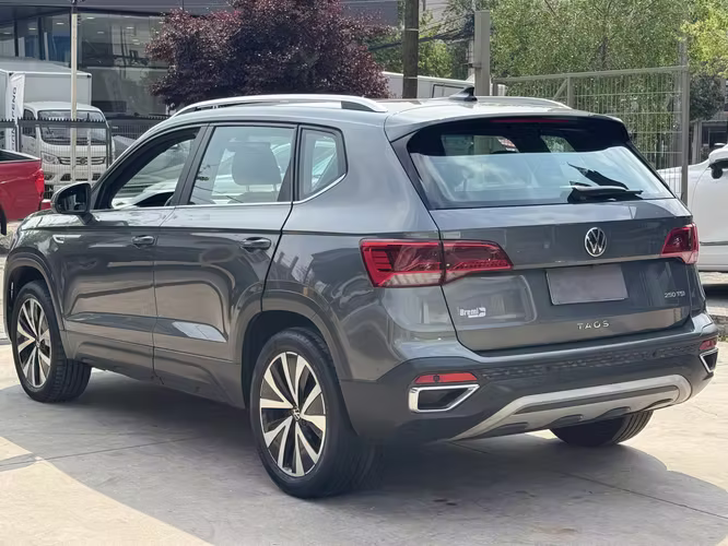 VOLKSWAGEN TAOS