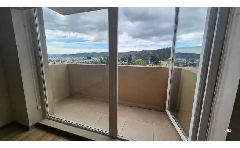 Depto en piso 9 con balcon y estacionamiento (187004)