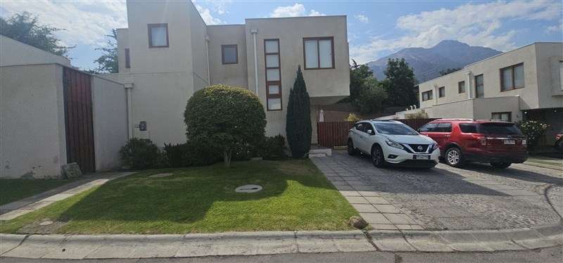 Casa en venta de 3 dorm. en La Reina