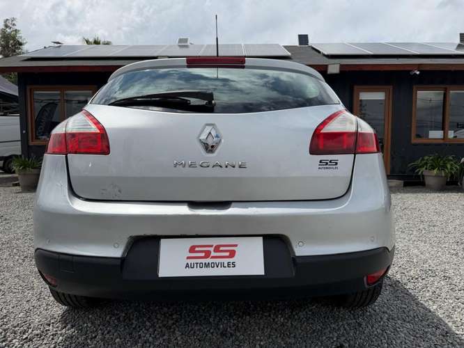 RENAULT MEGANE III 2.0 MT6 2013
