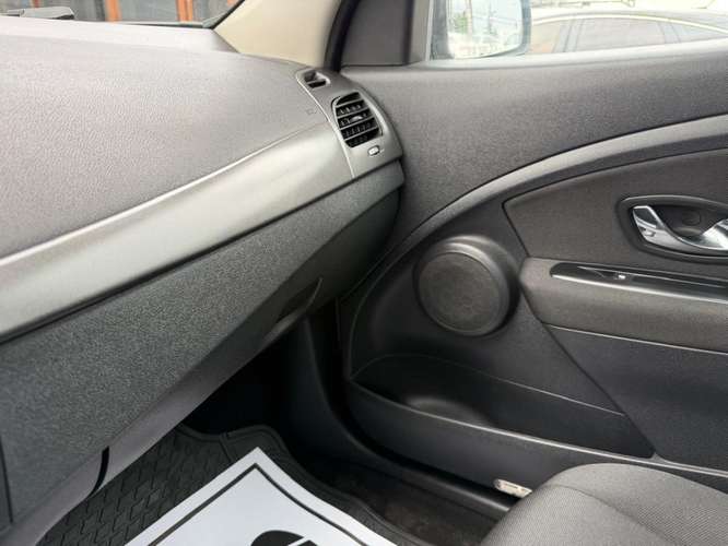 RENAULT MEGANE III 2.0 MT6 2013