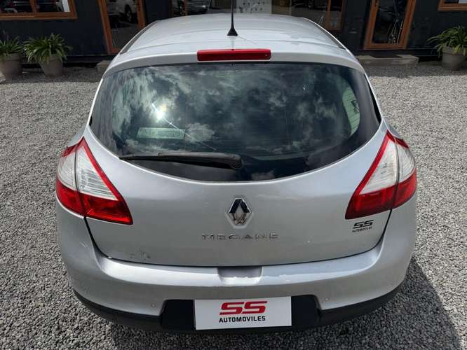 RENAULT MEGANE III 2.0 MT6 2013