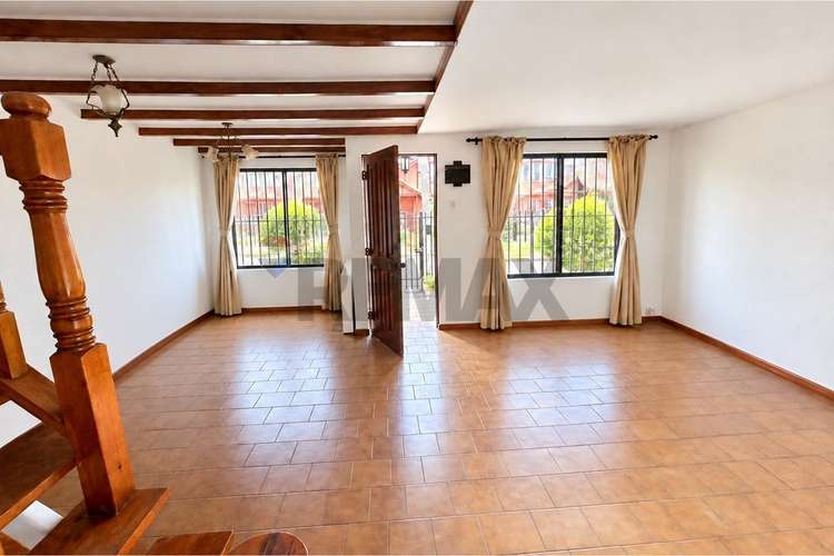 "casa espaciosa en macul, tu futuro hogar espera" - Imagen 8
