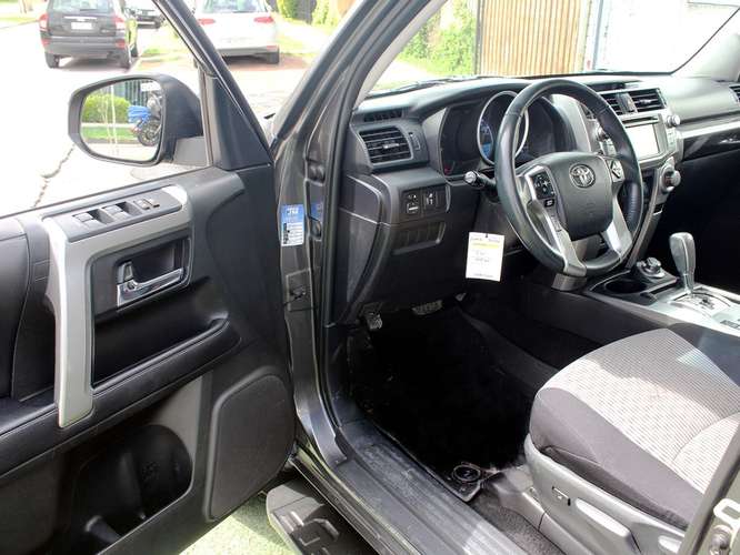 TOYOTA 4 RUNNER 4.0 SR5 4X4 AT 2019 - Imagen 17
