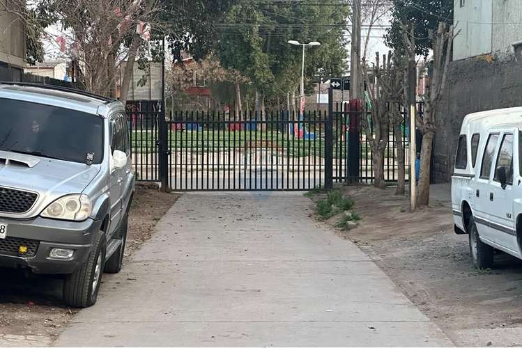 Arriendo casa trasera