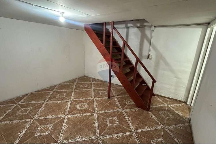 Arriendo casa trasera