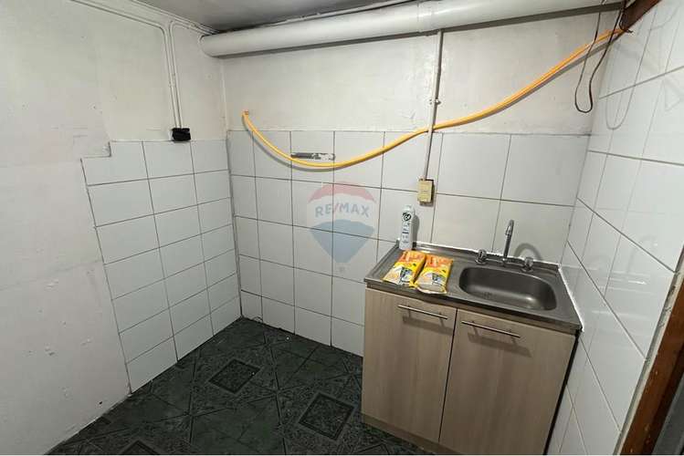 Arriendo casa trasera
