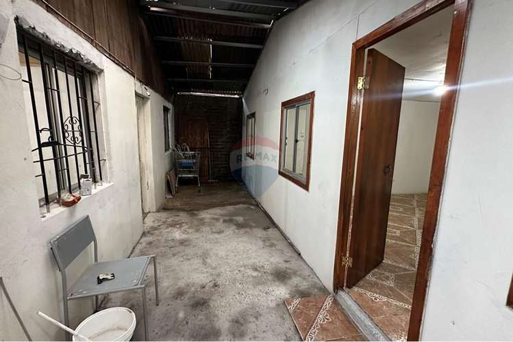 Arriendo casa trasera