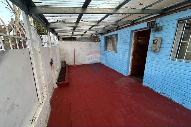 Arriendo casa trasera