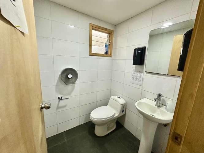 OFICINAS Y BODEGA CON AMPLIO ESTACIONAMIENTO EN VALDIVIA