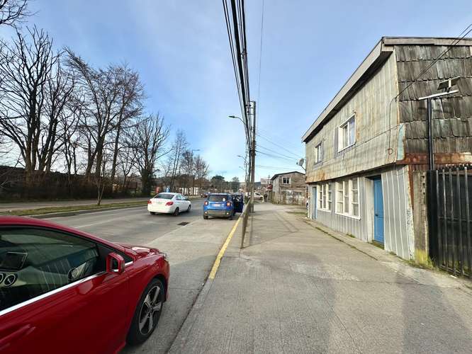OFICINAS Y BODEGA CON AMPLIO ESTACIONAMIENTO EN VALDIVIA