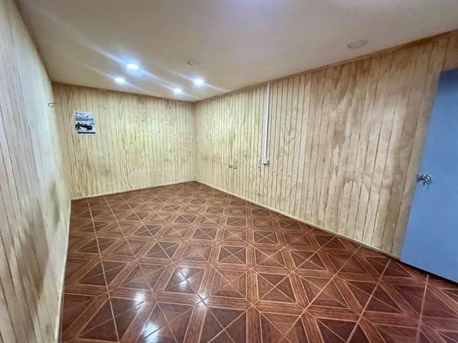 OFICINAS Y BODEGA CON AMPLIO ESTACIONAMIENTO EN VALDIVIA
