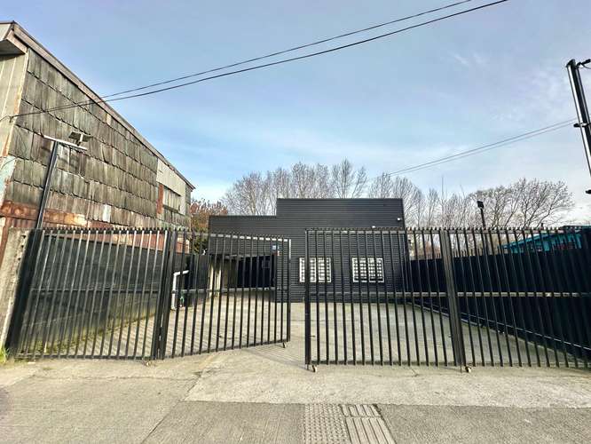OFICINAS Y BODEGA CON AMPLIO ESTACIONAMIENTO EN VALDIVIA