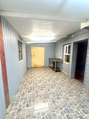 OFICINAS Y BODEGA CON AMPLIO ESTACIONAMIENTO EN VALDIVIA